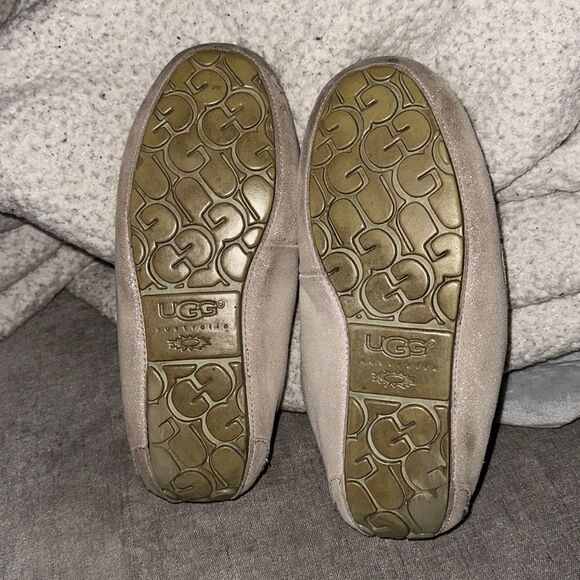 Ugg Ansley Charm Slippers! - Picture 4 of 8